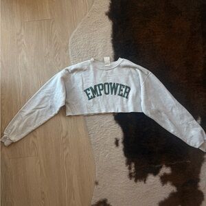 ‘EMPOWER’ CROPPED CREW NECK
